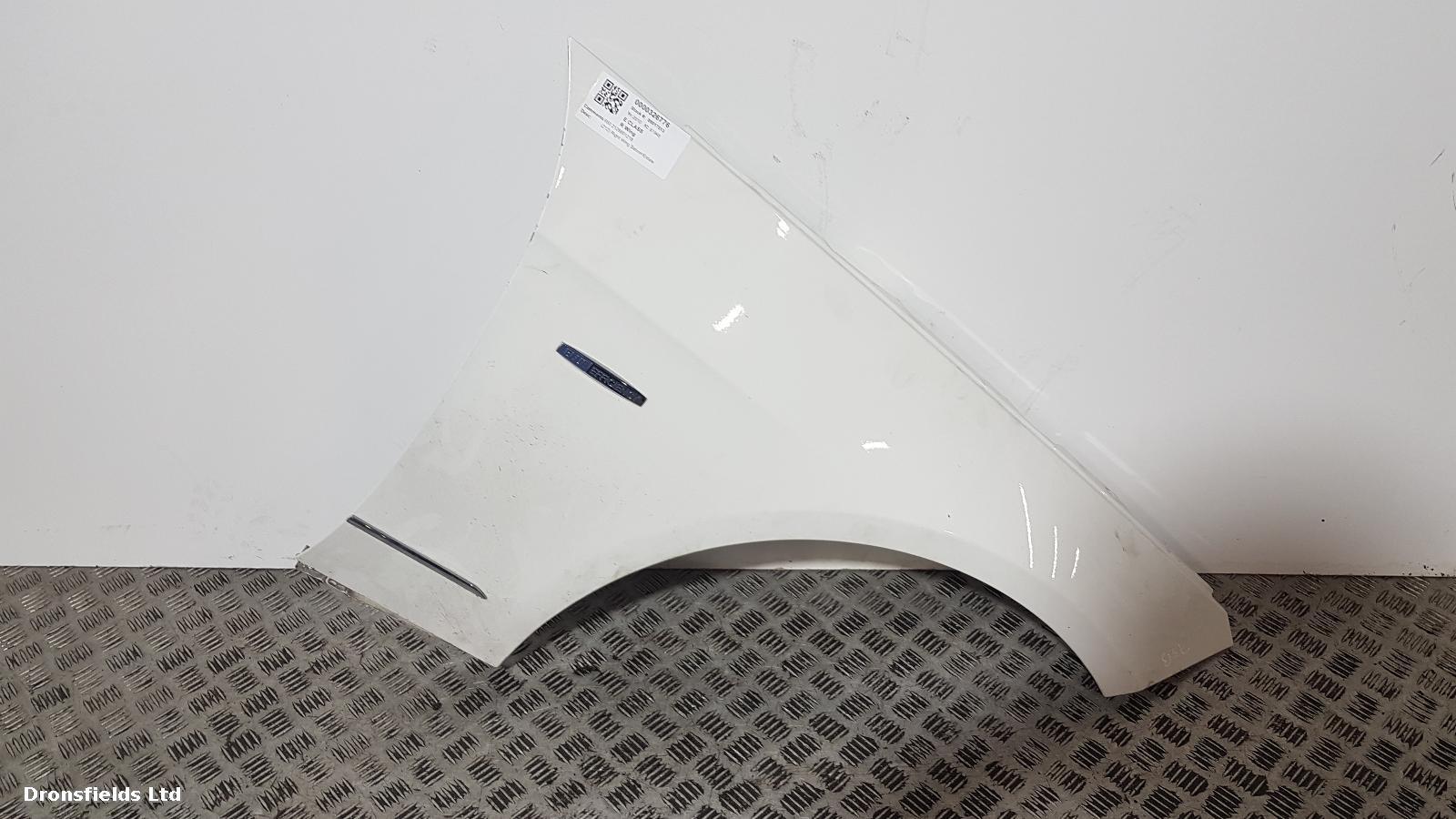 View Auto part R Wing Mercedes E Class 2010