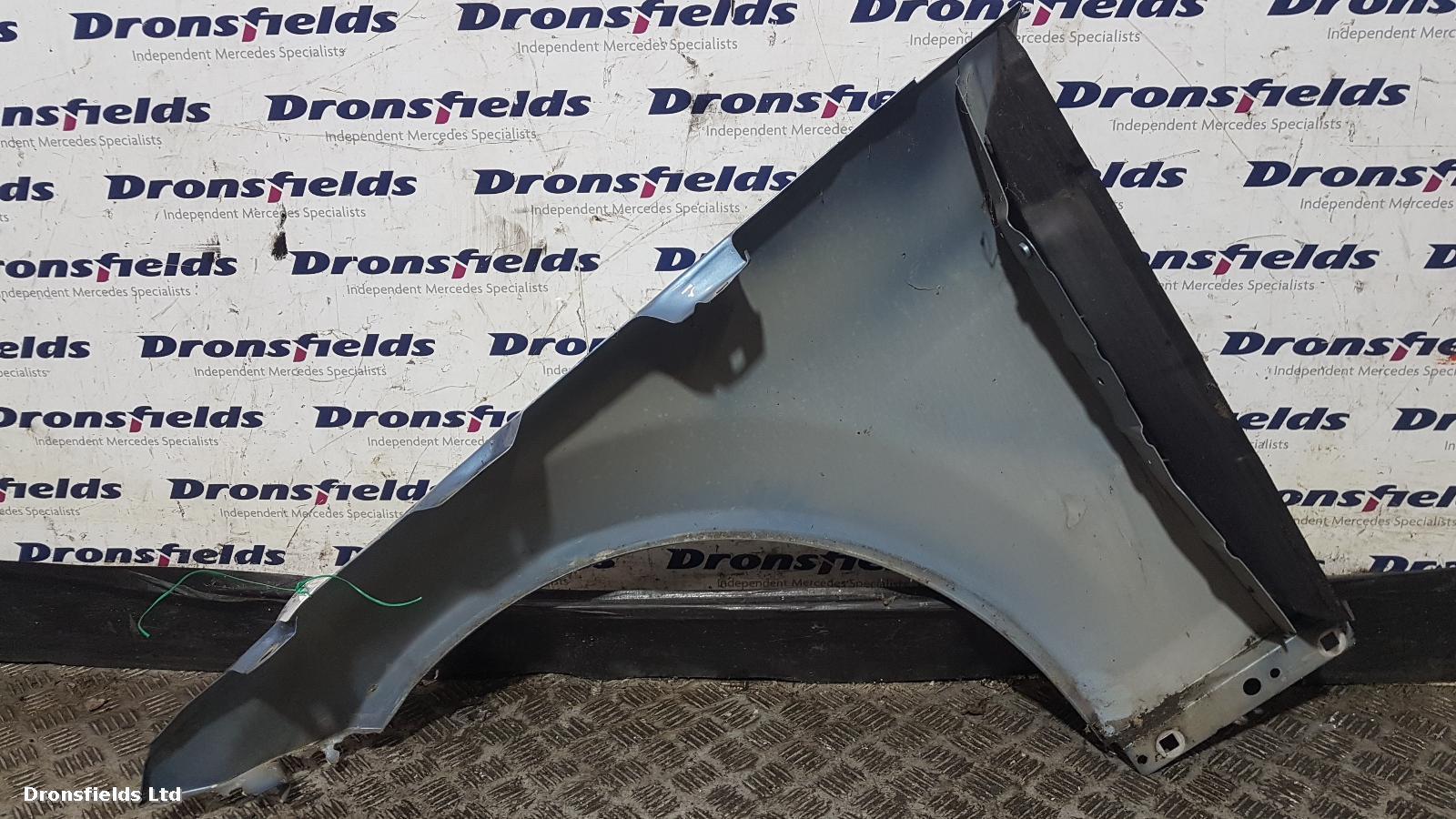 View Auto part R Wing Mercedes C Class 2010