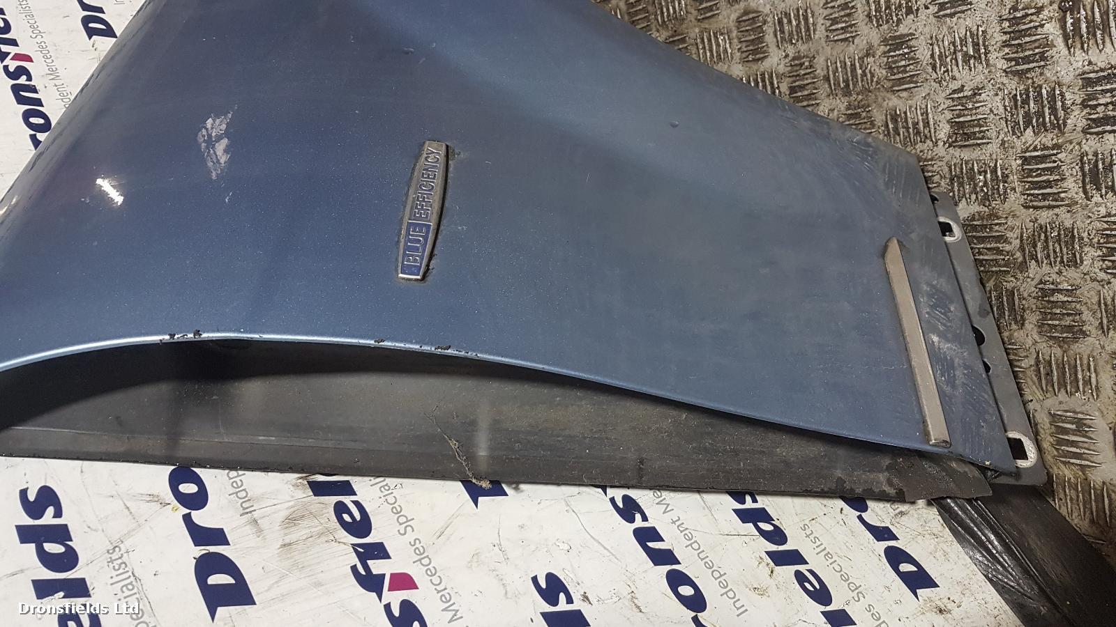 View Auto part R Wing Mercedes C Class 2010