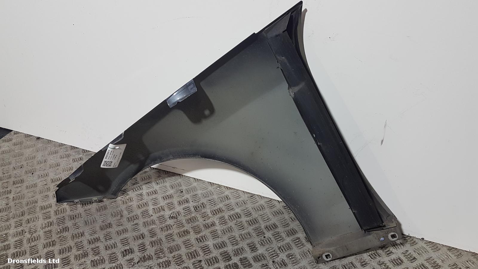 View Auto part R Wing Mercedes E Class 2016