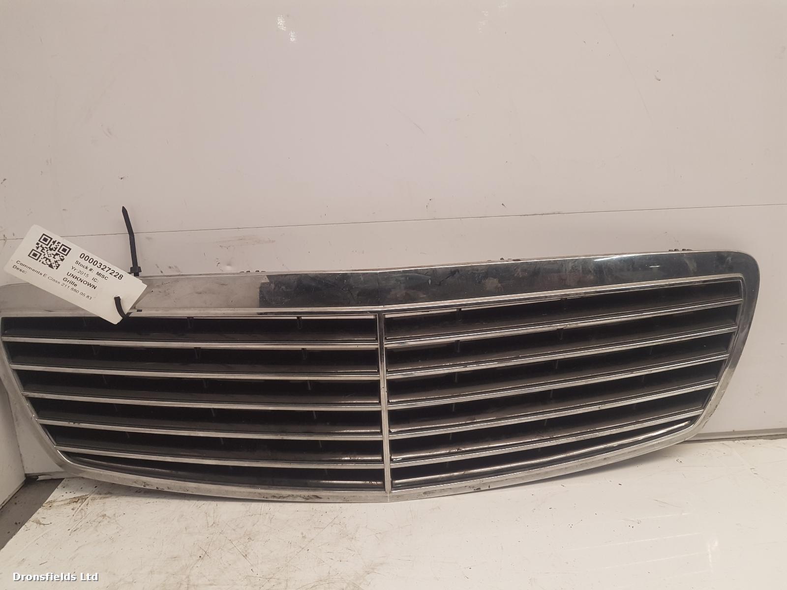 View Auto part Grille Unknown Unknown 2015