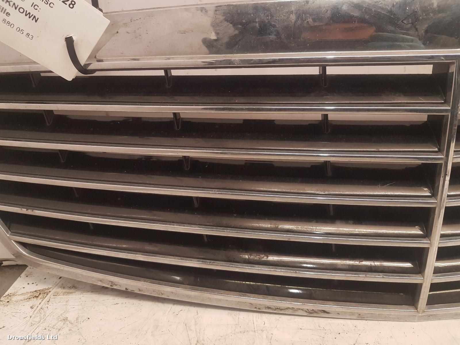 View Auto part Grille Unknown Unknown 2015