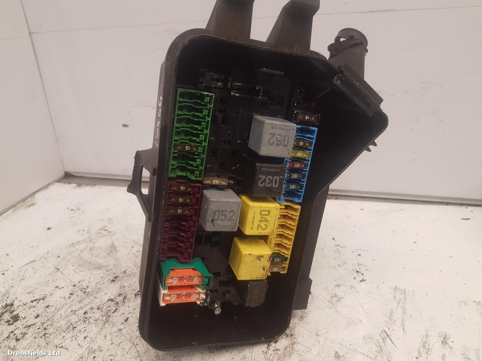 View Auto part Fuse Box Mercedes Vito 2019