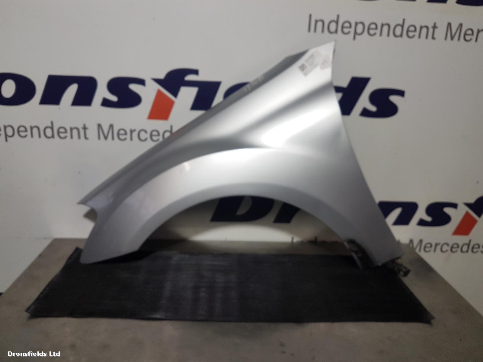 View Auto part L Wing Mercedes M Class 2006