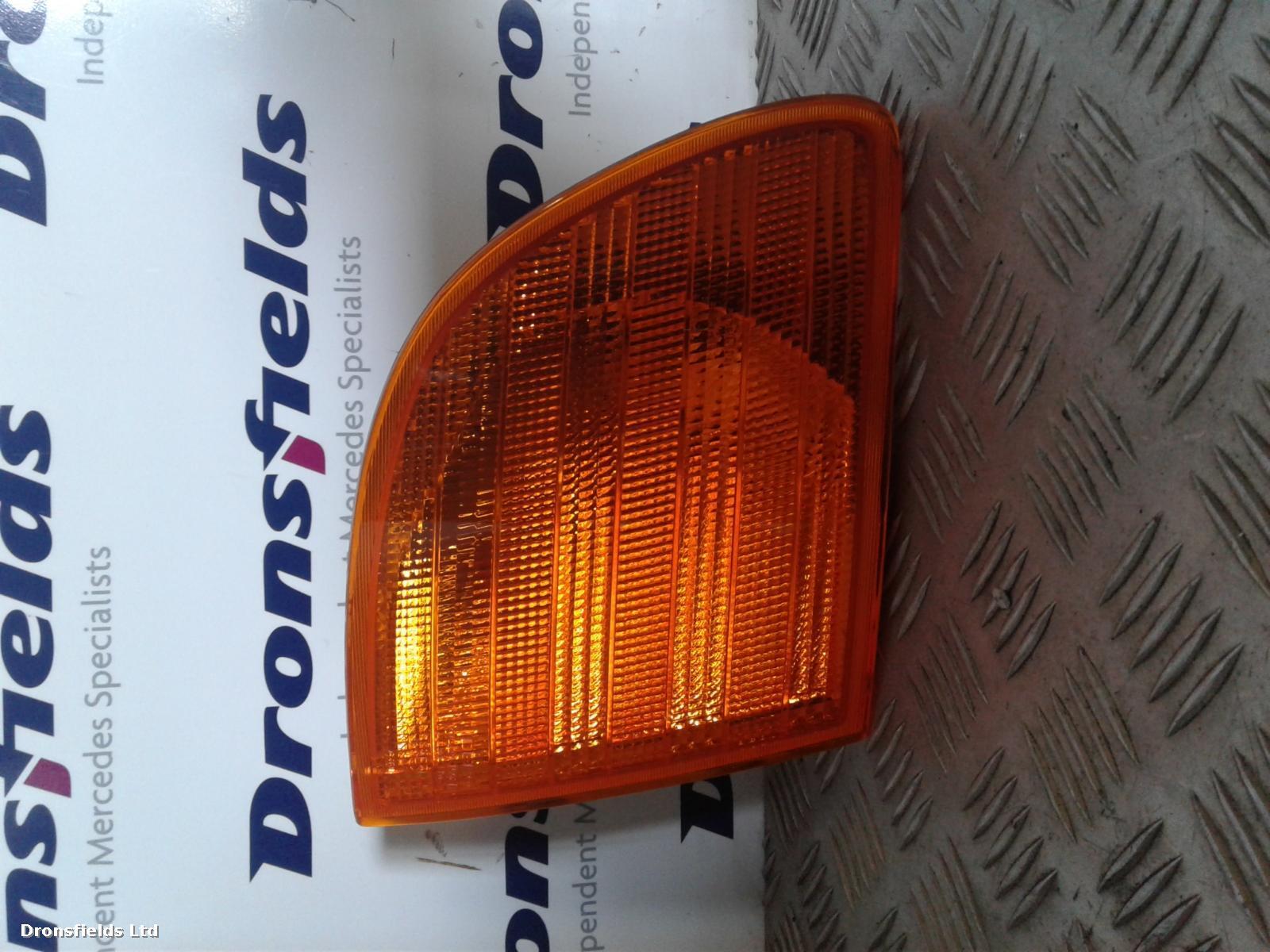 View Auto part R Indicator Light Mercedes Vito 1900