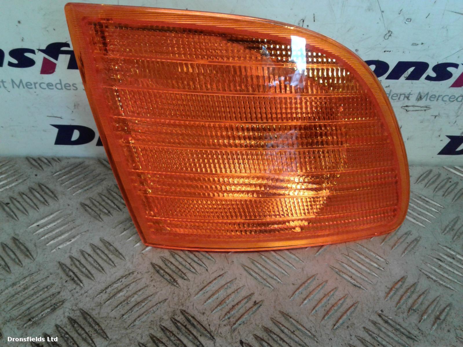 View Auto part R Indicator Light Mercedes Vito 1900
