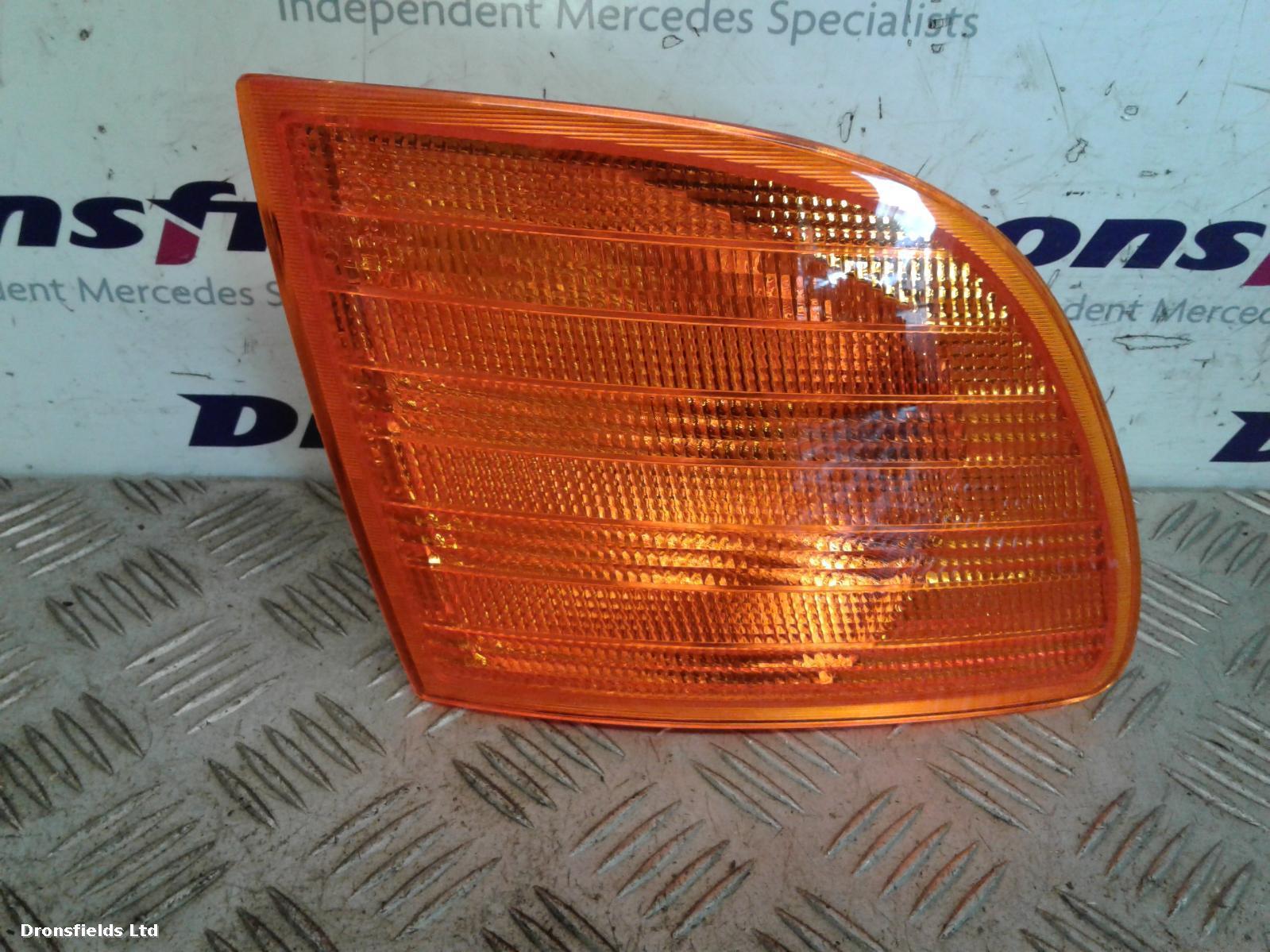 View Auto part R Indicator Light Mercedes Vito 1900