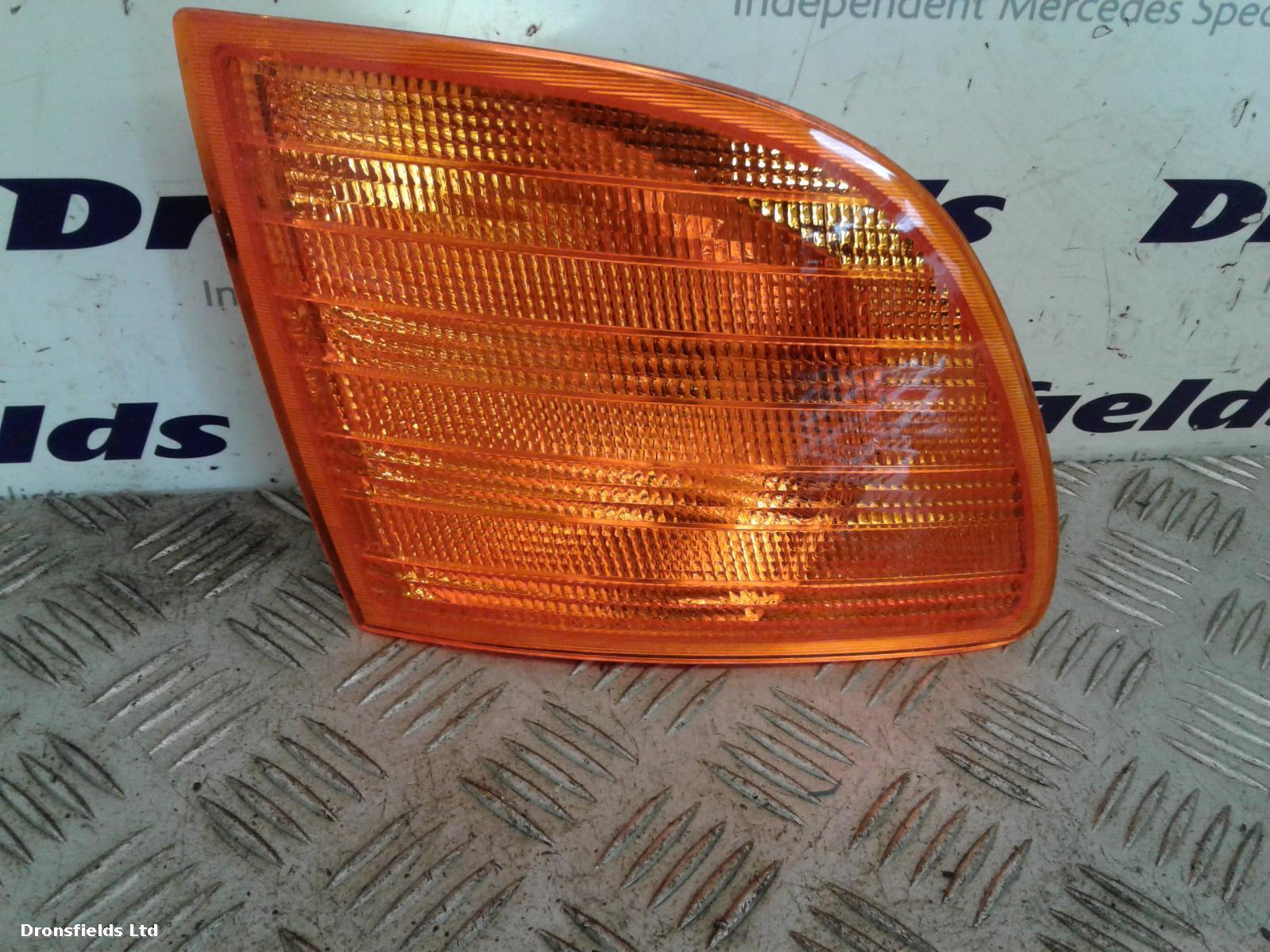 View Auto part R Indicator Light Mercedes Vito 1900