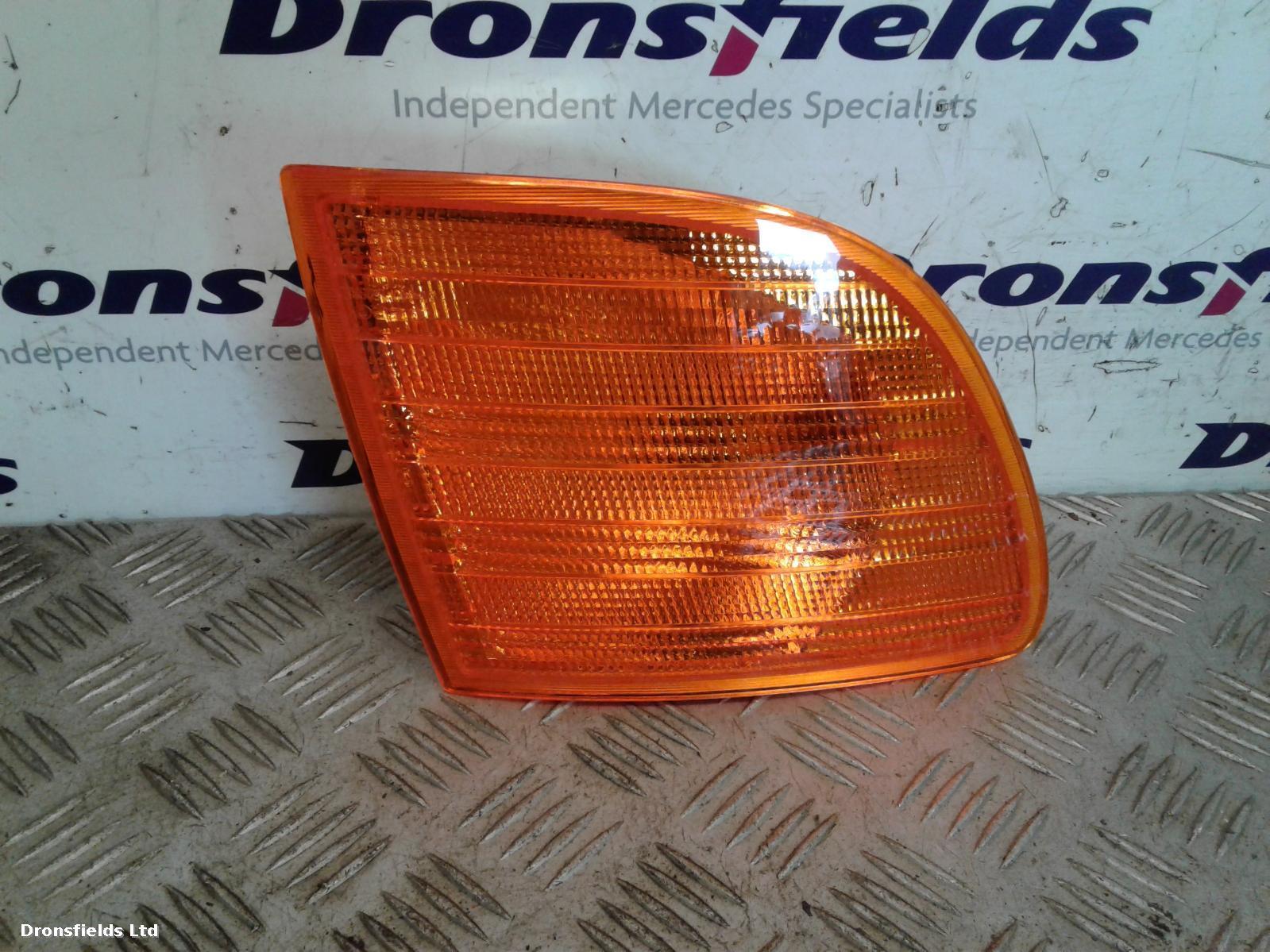 View Auto part R Indicator Light Mercedes Vito 1900