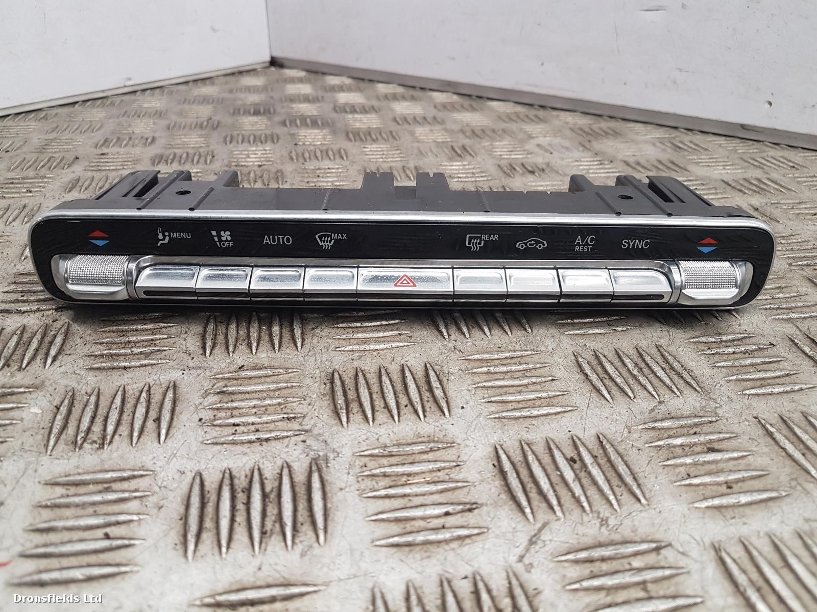 View Auto part Heater/AC Controller Mercedes A Class 2020