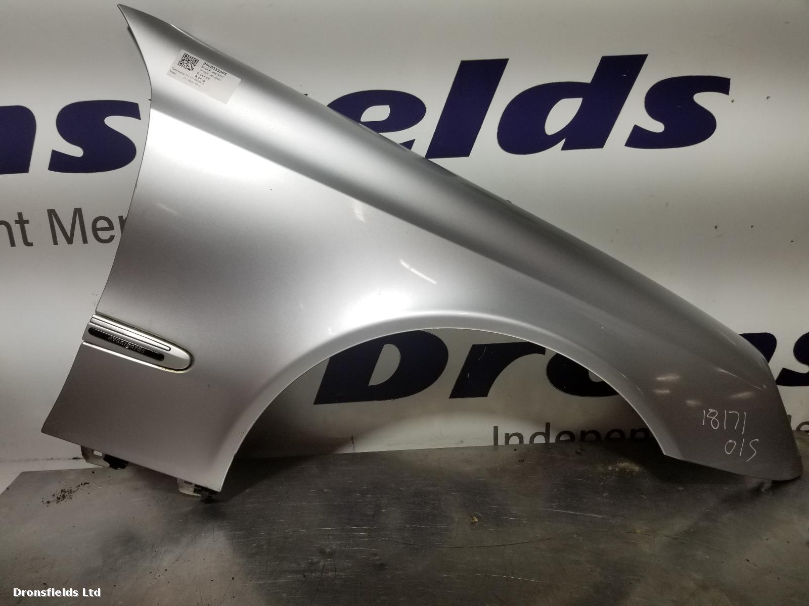 View Auto part R Wing Mercedes E Class 2004