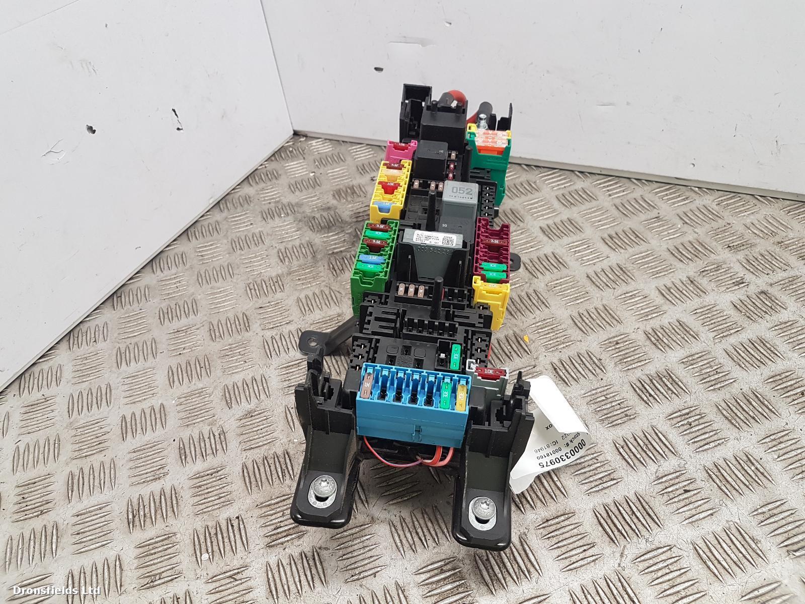 View Auto part Fuse Box Mercedes Vito 2022