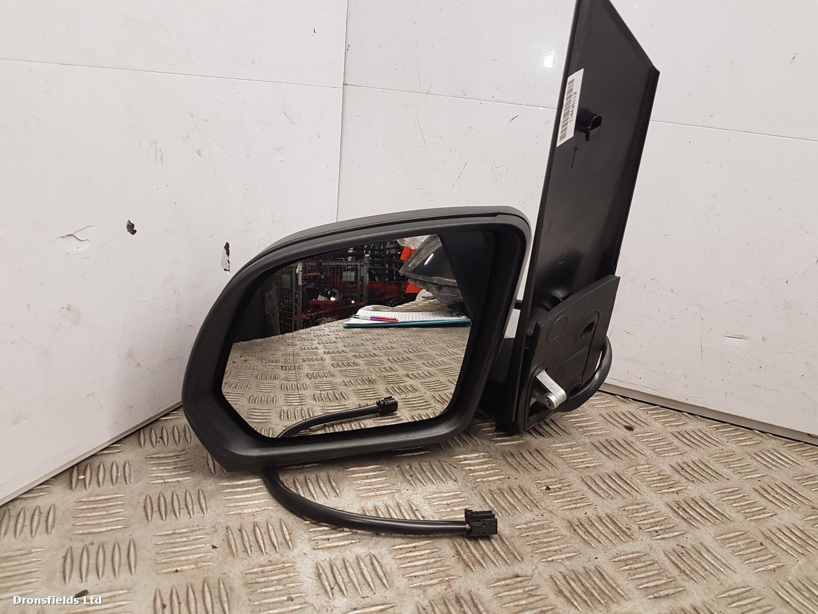 View Auto part L Door Mirror Mercedes Vito 2022