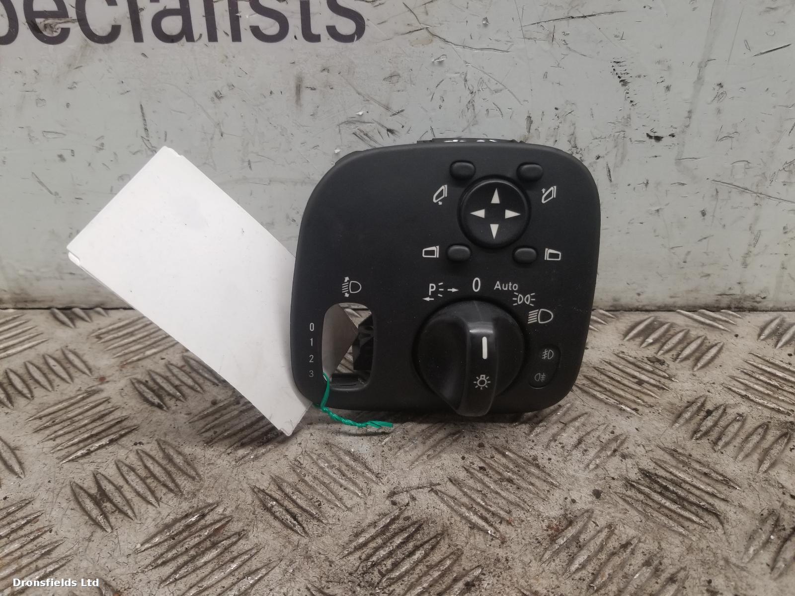 View Auto part Headlight Switch Mercedes C Class 2004