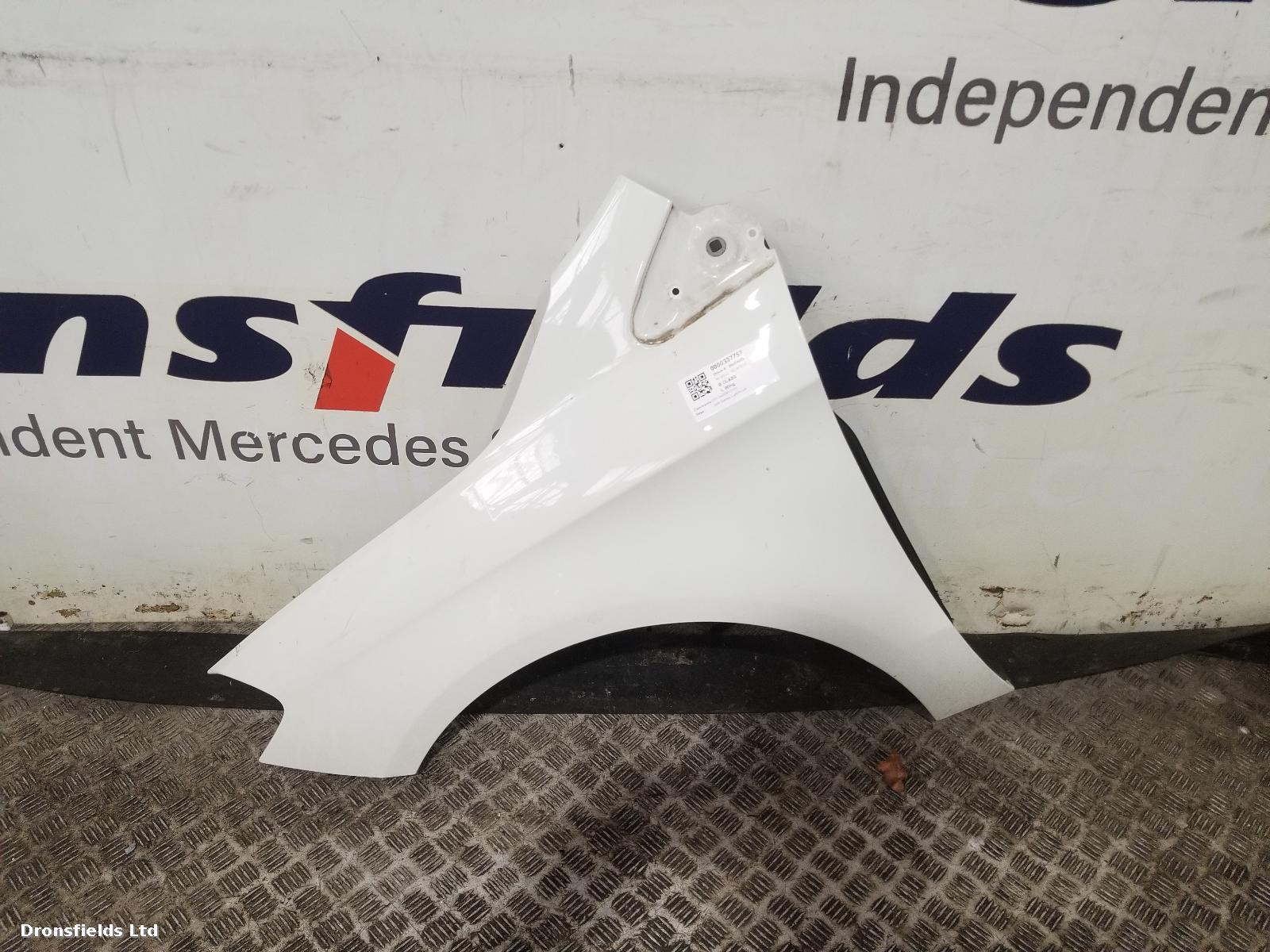 View Auto part L Wing Mercedes B Class 2013