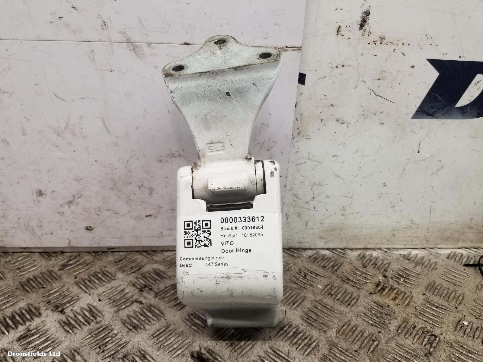 View Auto part Door Hinge Mercedes Vito 2021