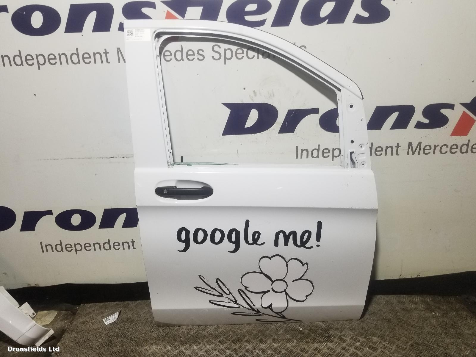 View Auto part R Front Door Mercedes Vito 2021