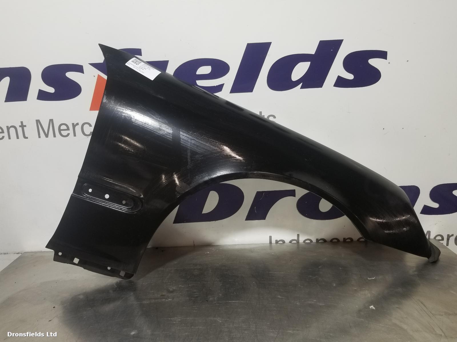 View Auto part R Wing Mercedes C Class 2006