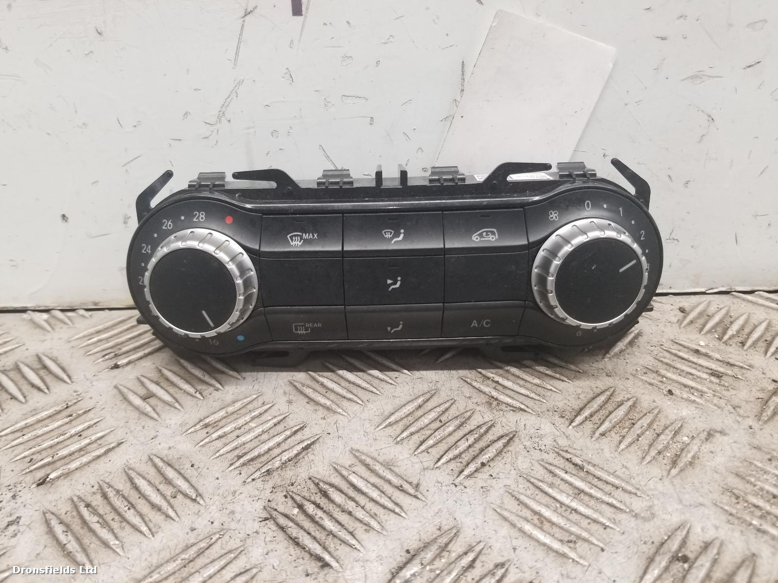 View Auto part Heater/AC Controller Mercedes A Class 2017