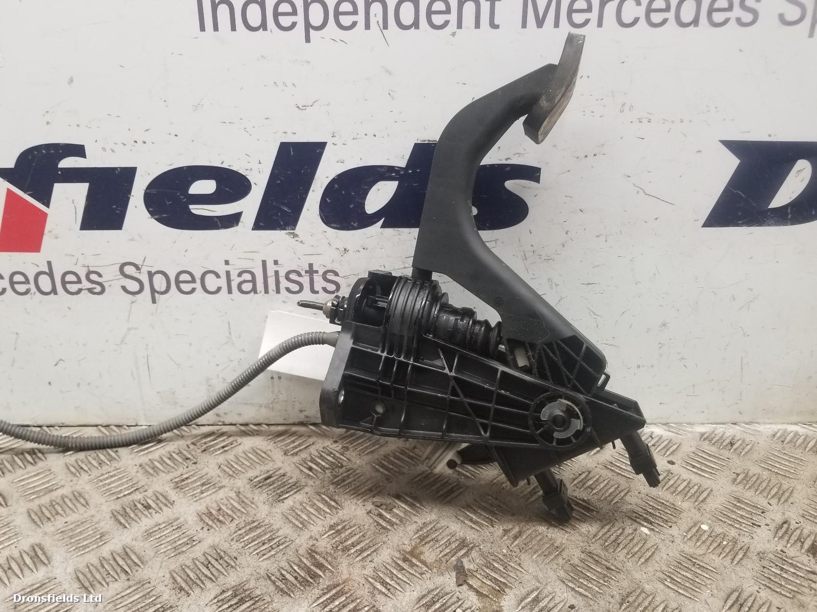 View Auto part Clutch Pedal Mercedes Vito 2019