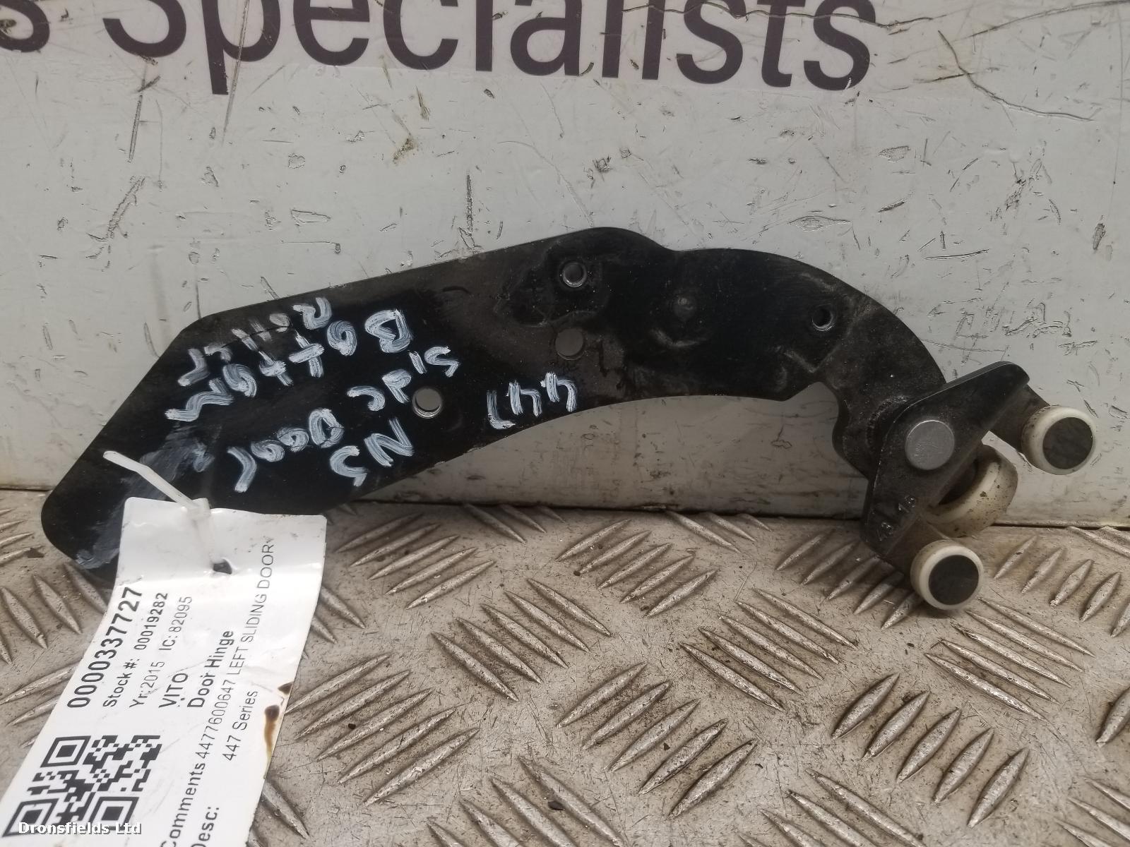 View Auto part Door Hinge Mercedes Vito 2015