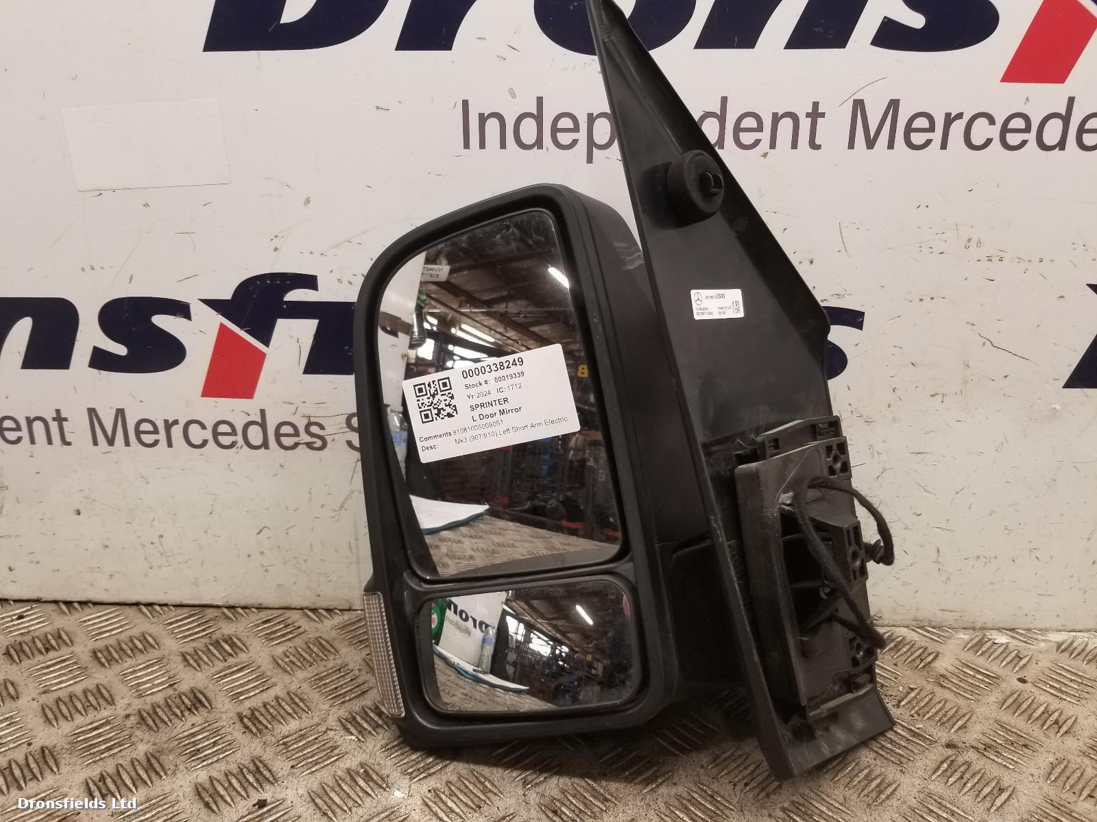 View Auto part L Door Mirror Mercedes Sprinter 2024