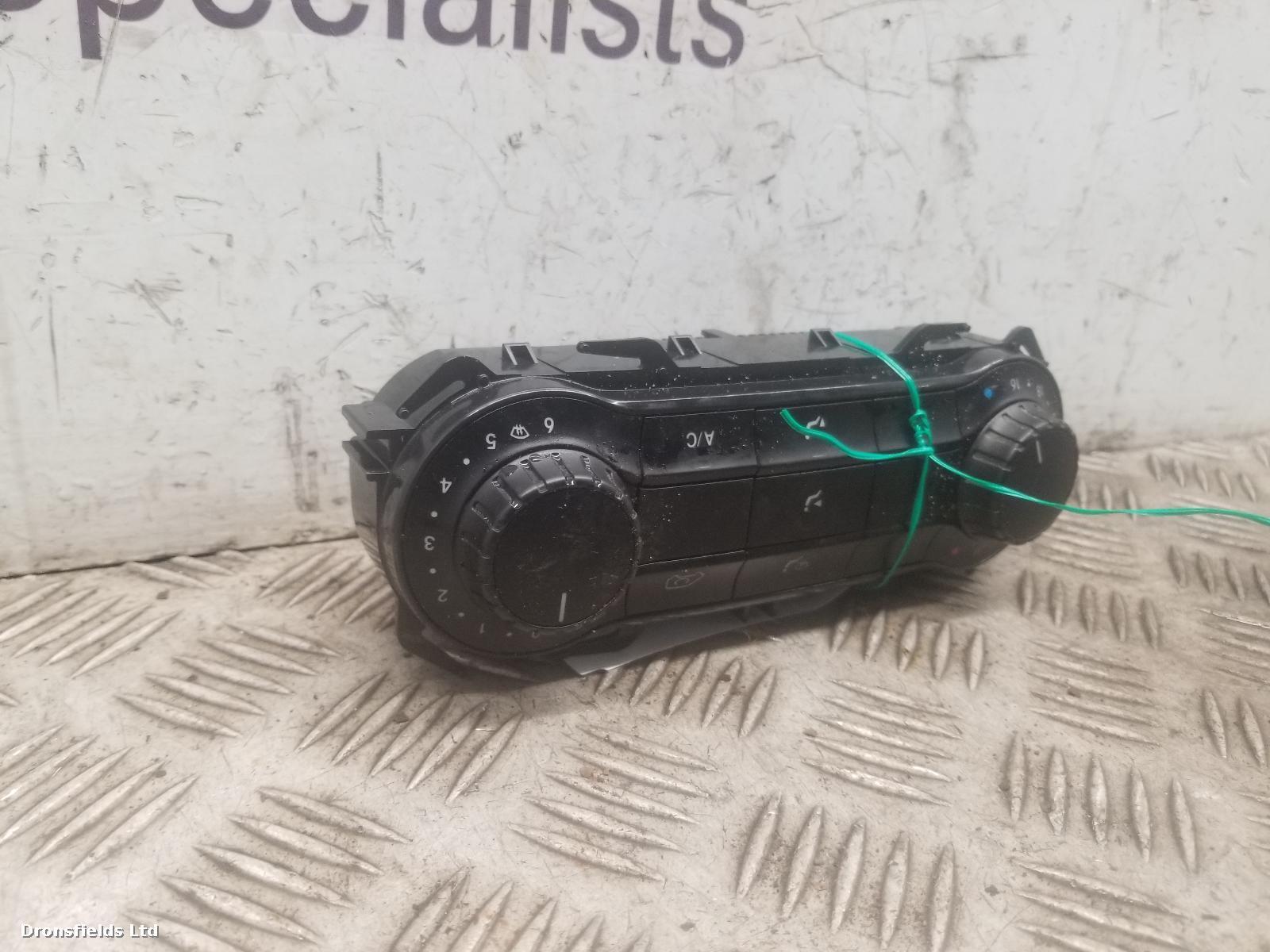 View Auto part Heater/AC Controller Mercedes Vito 2022