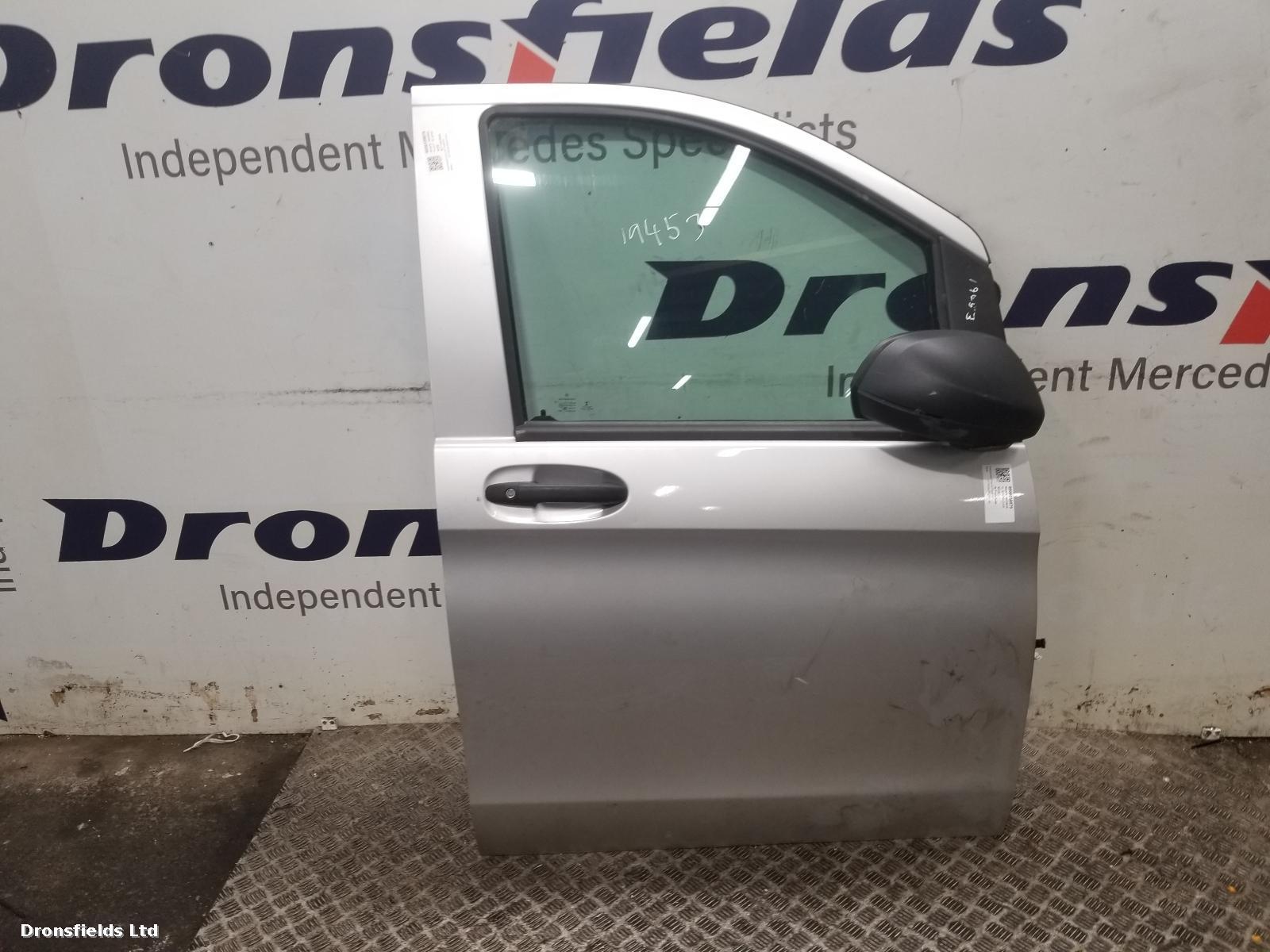 View Auto part R Front Door Mercedes Vito 2017