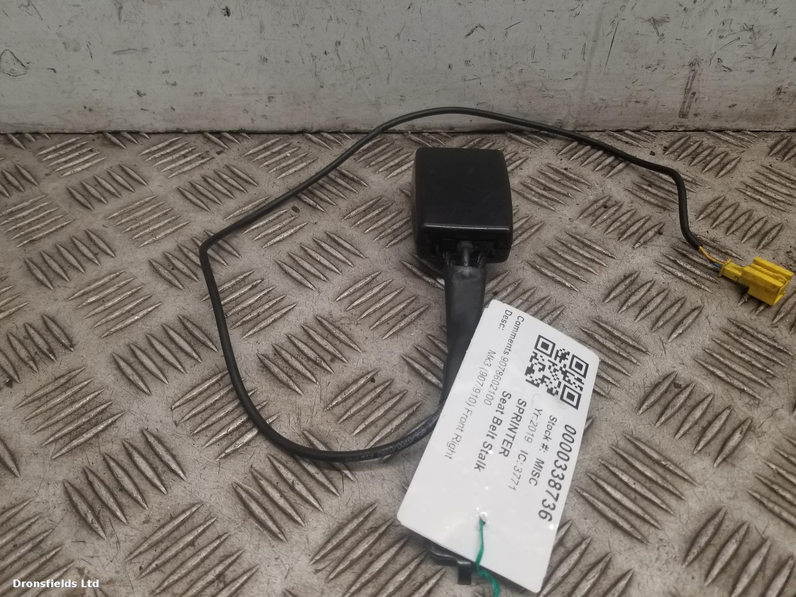 View Auto part Seat Belt Mercedes Sprinter 2019