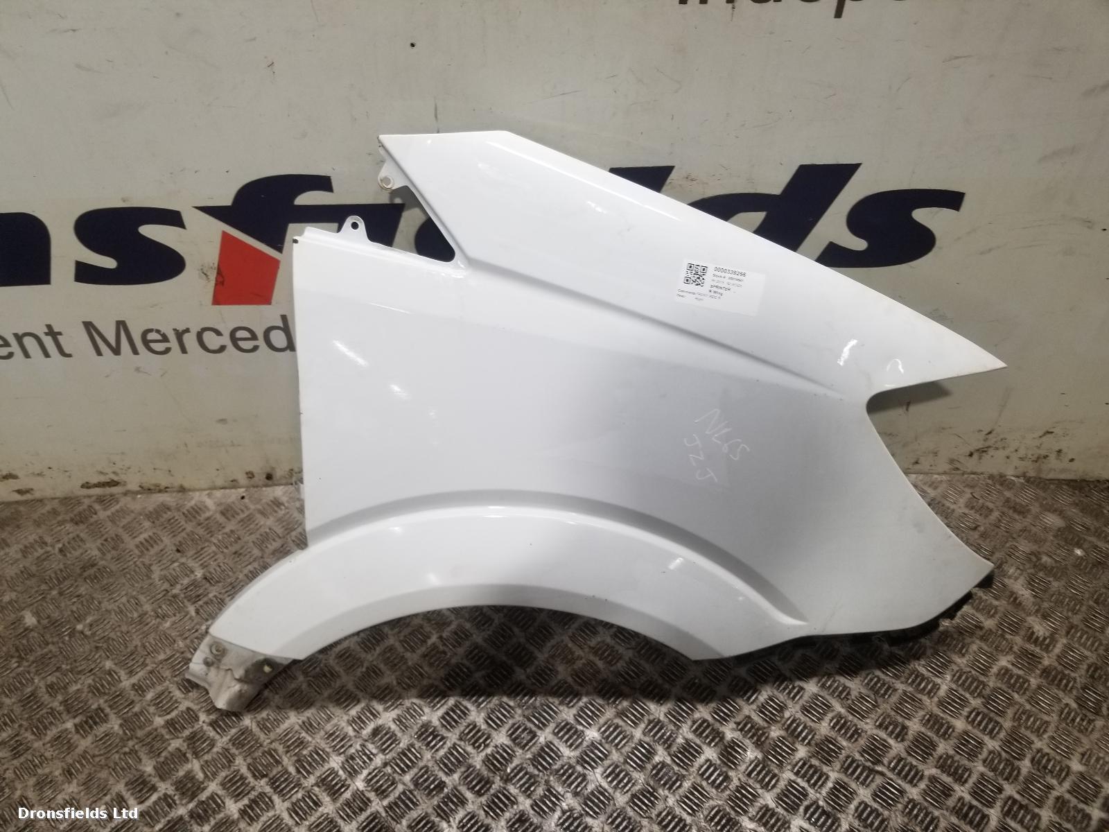 View Auto part R Wing Mercedes Sprinter 2015
