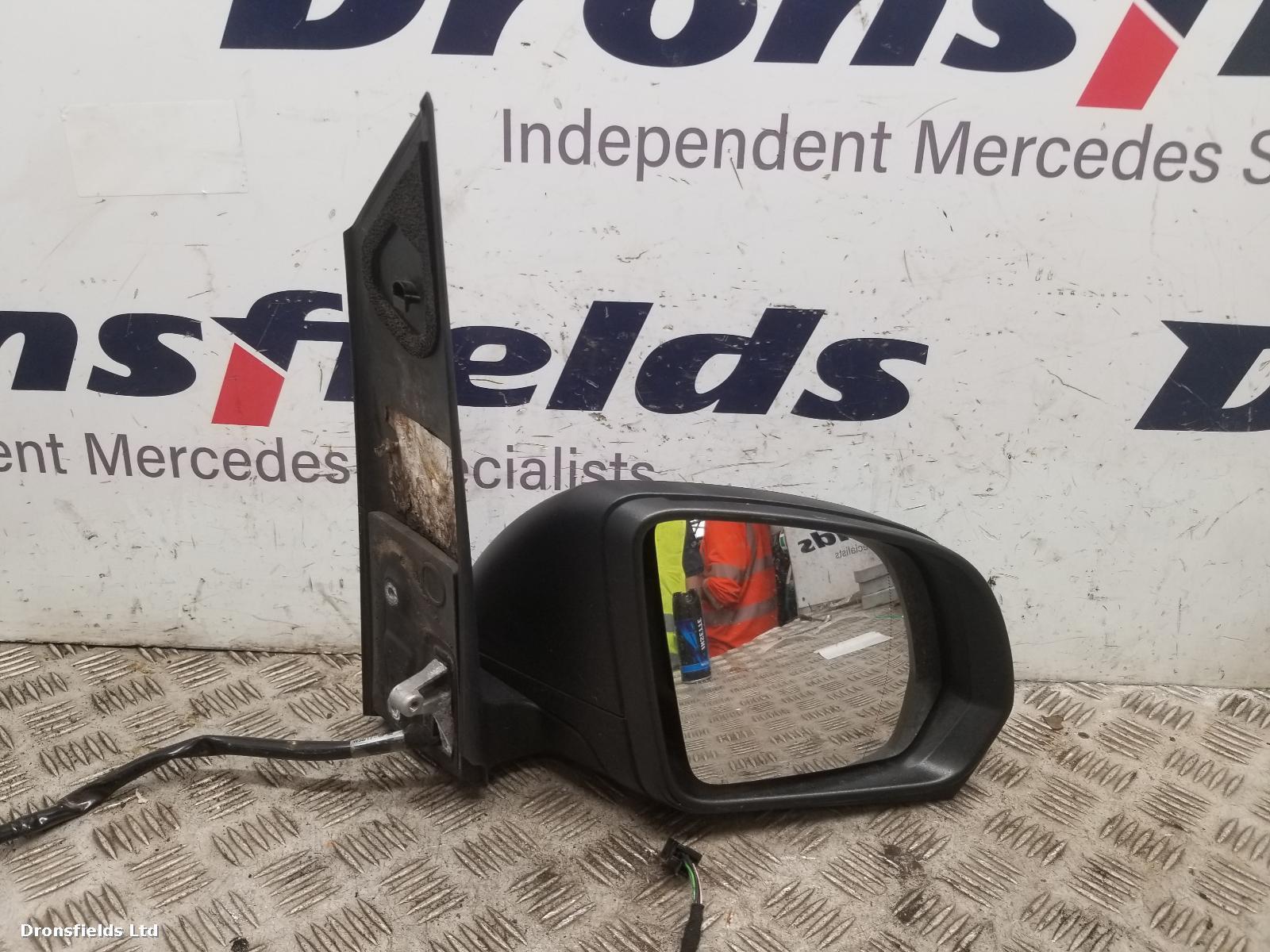 View Auto part R Door Mirror Mercedes Vito 2018
