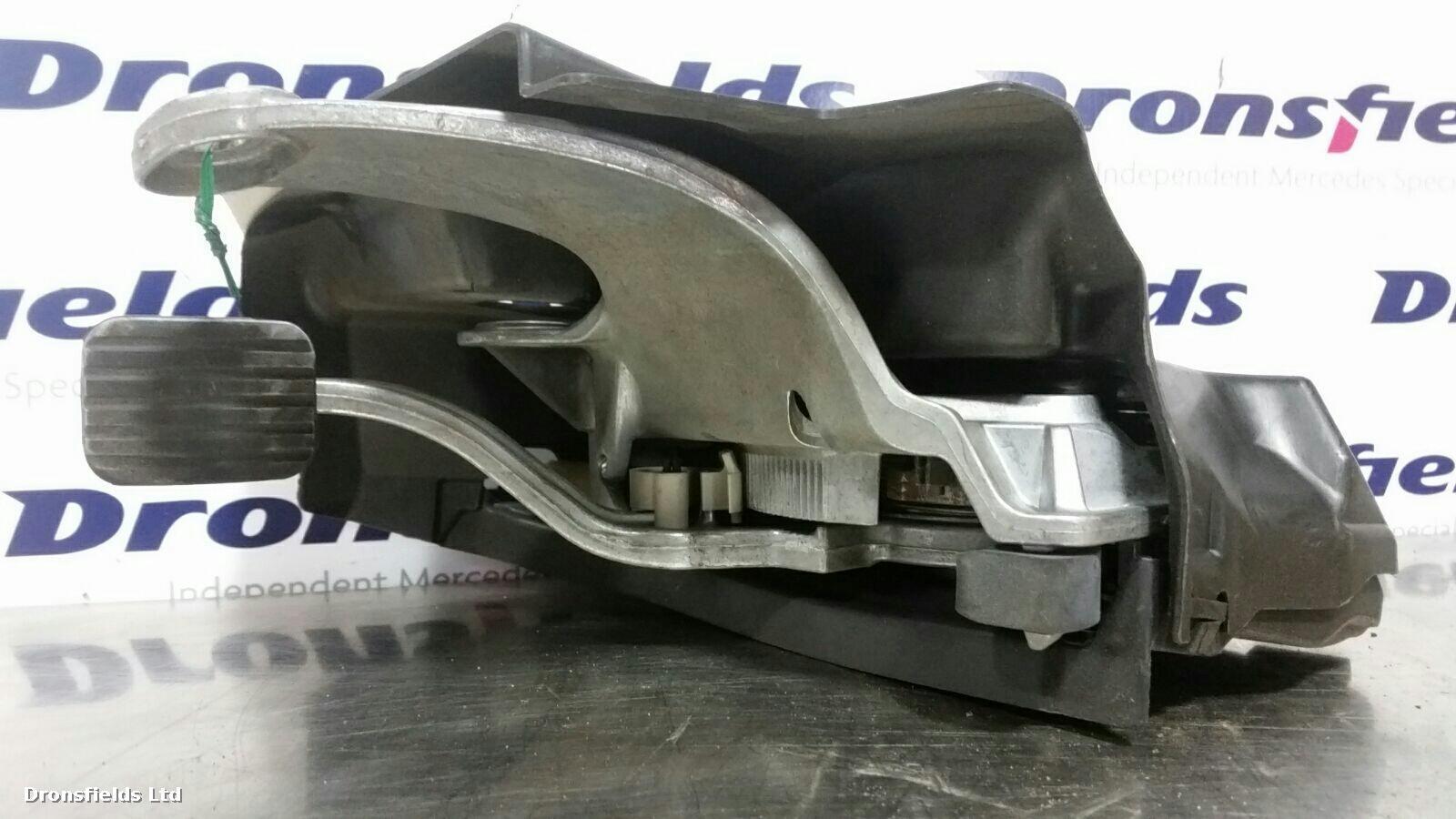 View Auto part Handbrake Lever/Button/Assembly Mercedes E Class 2004