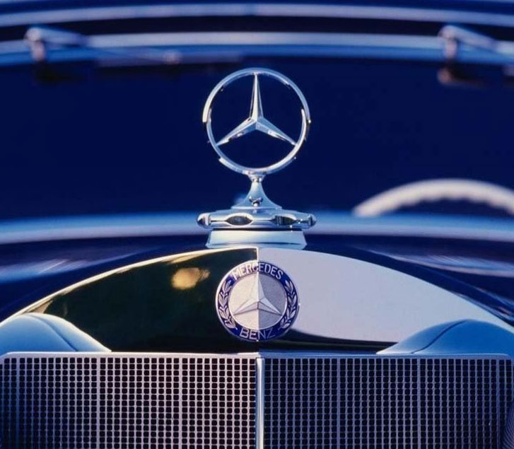 How to Replace a Mercedes Bonnet Emblem